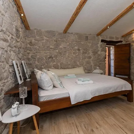 Lidija Holiday home Makarska